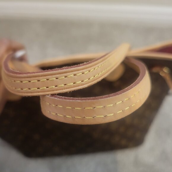 Louis Vuitton Neverfull MM- Monogram - Picture 10 of 11